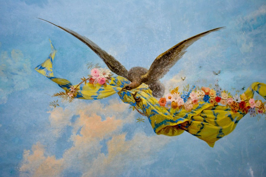 Çiçeklerle Uçan Kuş Duvar Kağıdı
