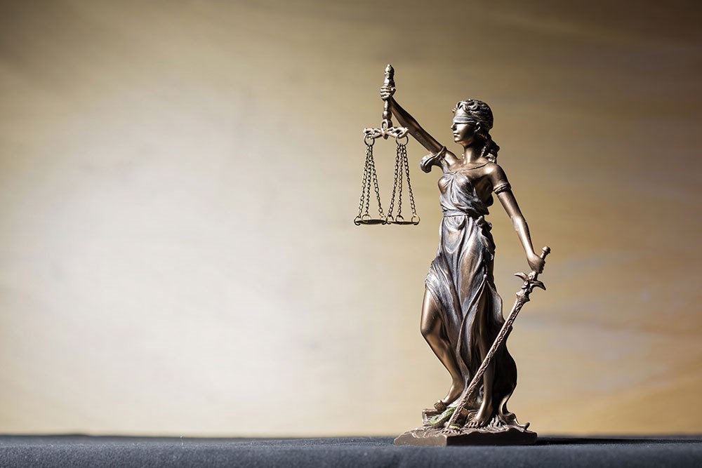 Adaletin Terazisi Temalı Hukuk Bürosu Duvar Kağıdı