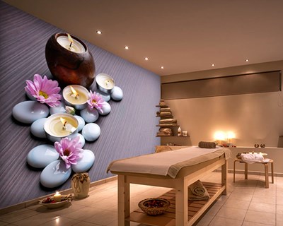 Ahşap Üzerinde Spa Taşları, Tea Light Mumlar ve Çiçekler 3D Duvar Kağıdı