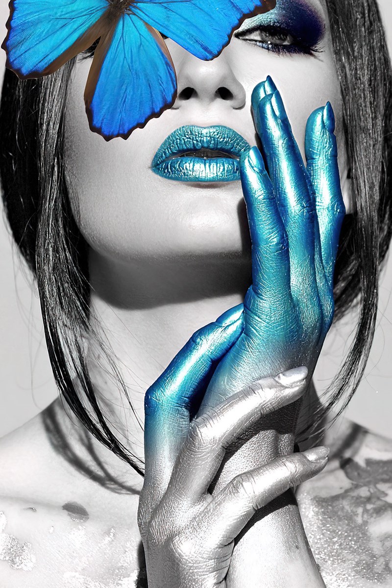 Mavi Kelebek Gözlü Kız Duvar Kağıdı