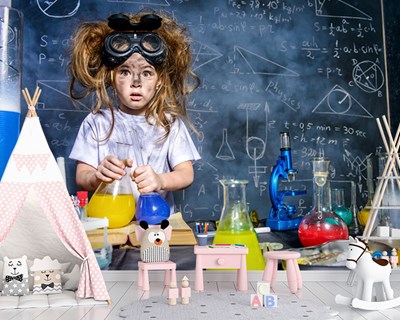 3D Laboratuvar Deneyi Yapan Kız Duvar Kağıdı