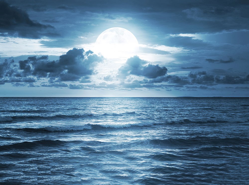 Masmavi Deniz Ufkunda Ay Gece Deniz Manzaralı 3D Tv Arkası Kağıdı