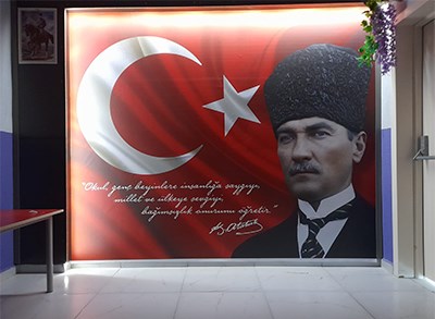 Bir Duvardan Daha Fazlası: Atatürk'ün Mirası Okul Koridorlarında Yaşıyor
