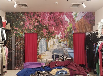 İlk Bakışta Aşk: Sadece Bir Duvar Kağıdı Değil, Bir Kaçış Bileti