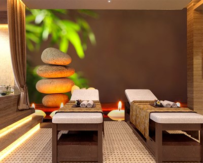 Küçük Yanan Mumlar Temalı Huzur Veren Spa Merkezi Duvar Kağıdı Modeli