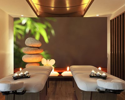 Küçük Yanan Mumlar Temalı Huzur Veren Spa Merkezi Duvar Kağıdı Modeli
