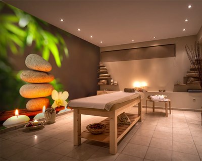 Küçük Yanan Mumlar Temalı Huzur Veren Spa Merkezi Duvar Kağıdı Modeli