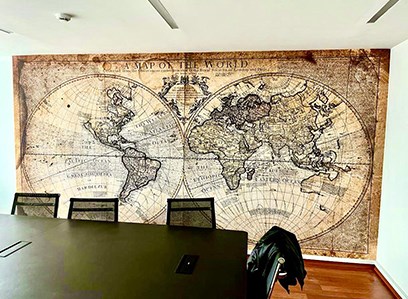 Duvarımızdaki Dünya: Toplantı Odamızdaki Harita Neyi Anlatıyor?