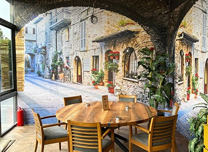 Mekanımızın Ruhuna Açılan Pencere: O Meşhur Duvar Kağıdımızın Hikayesi